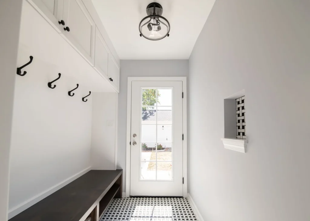 Laurel Ave Colonial — project view 10